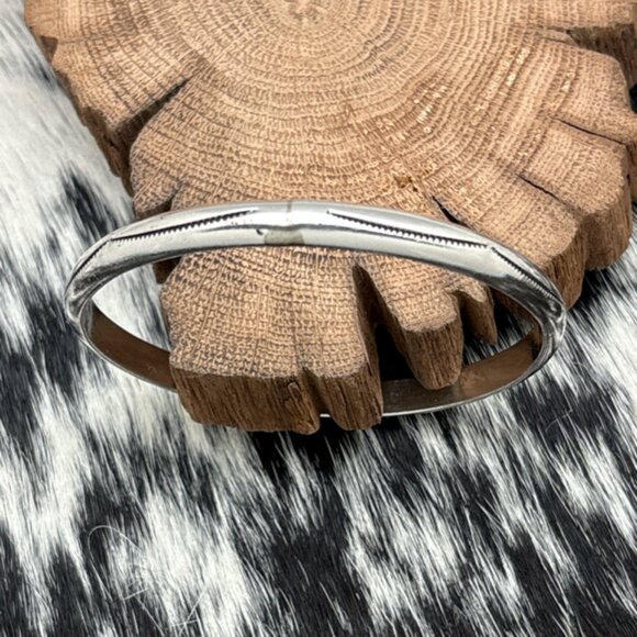 1980s TAHE Native American Navajo Sterling Silver Bangle Bracelet Curved Stamps - Picture 4 of 7